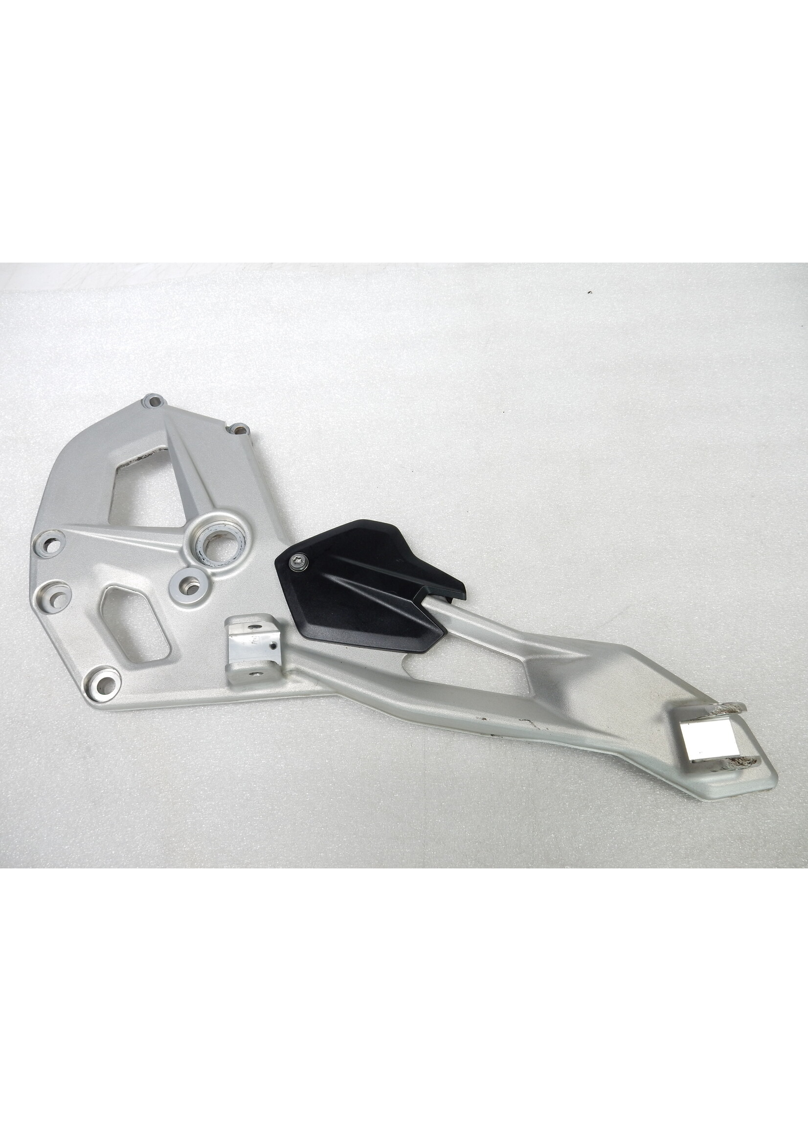 BMW BMW F 900 R Footrest plate, left / 46718404013 / 8404013