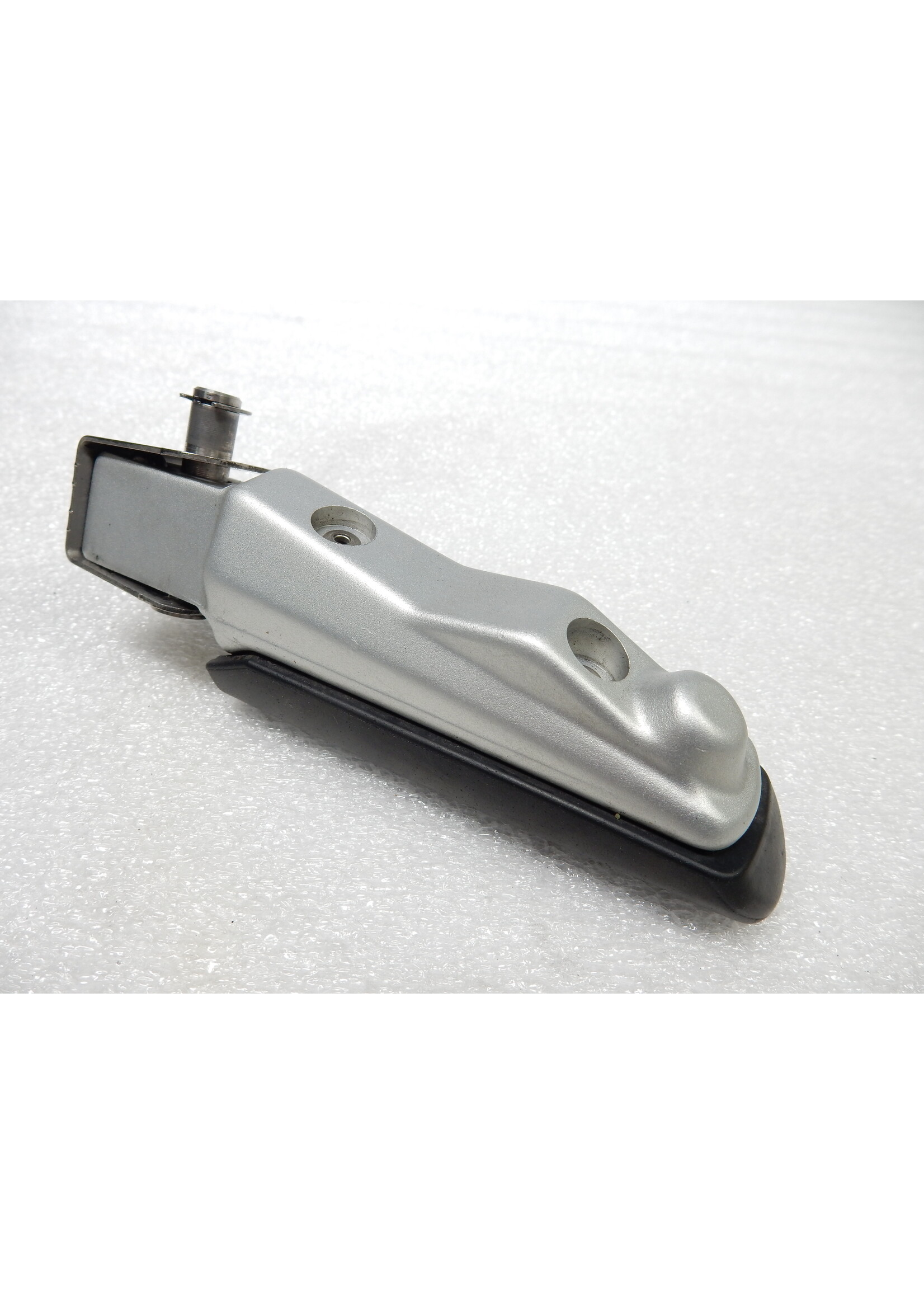 BMW BMW F 900 R Footrest, right, w/rubber footr. element rear / 46717728904 / 7728904