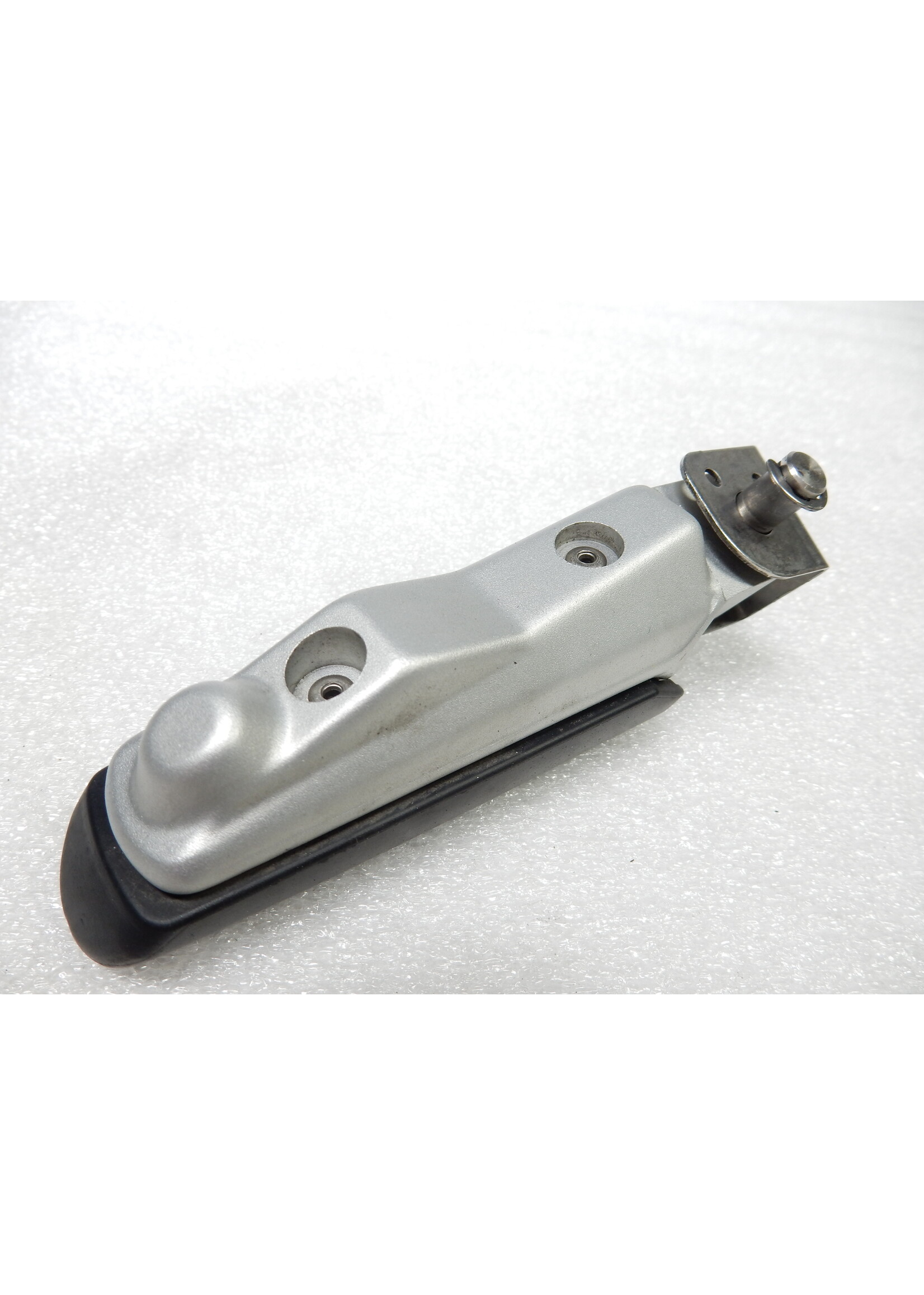 BMW BMW F 900 R Voetsteun rechts met rubber achter / 46717728904 / 7728904