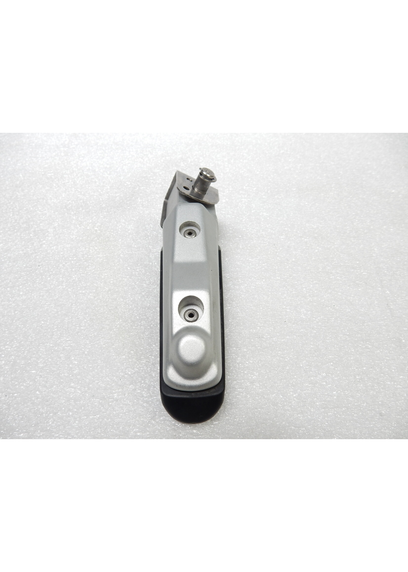 BMW BMW F 900 R Footrest, right, w/rubber footr. element rear / 46717728904 / 7728904