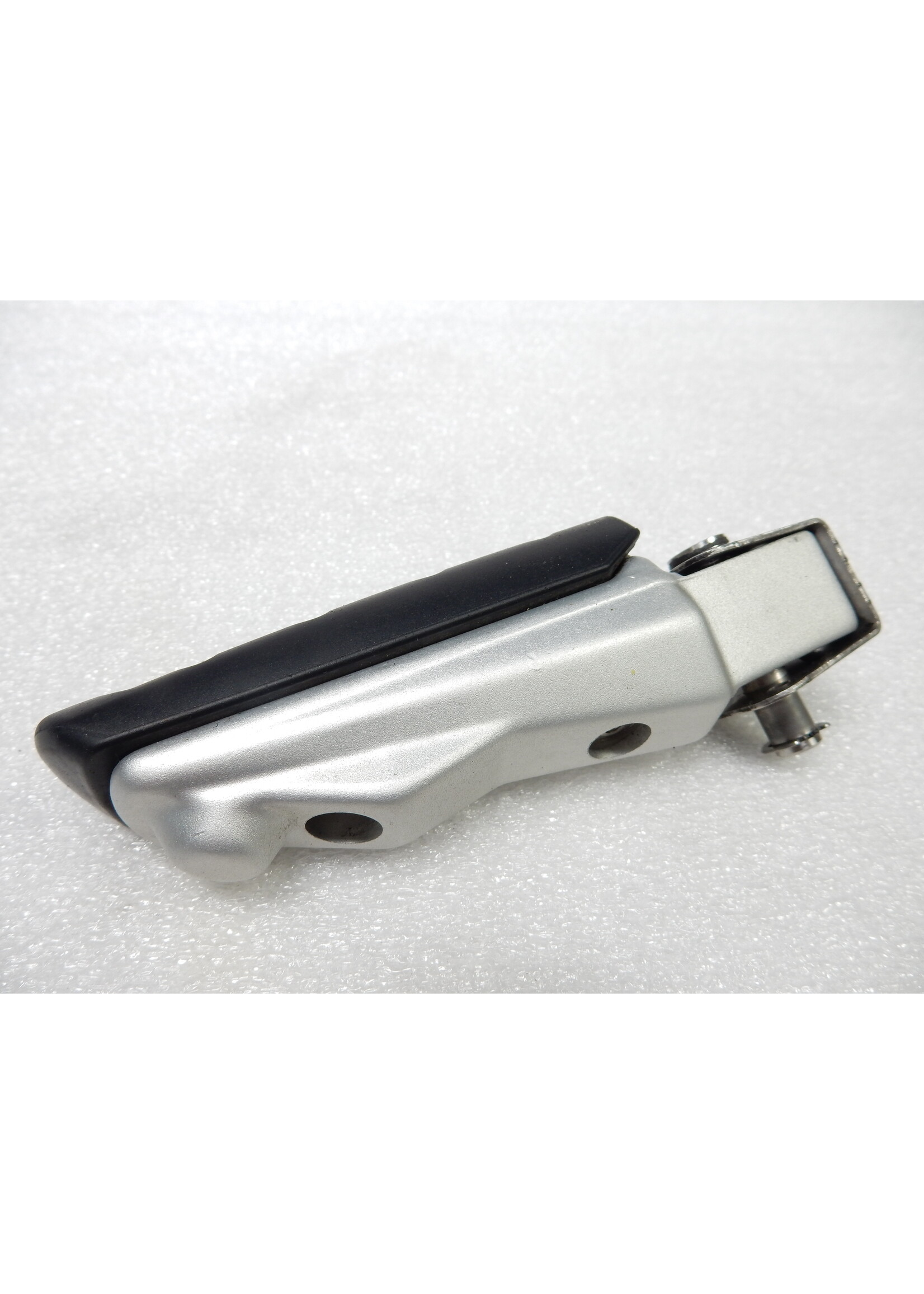 BMW BMW F 900 R Voetsteun rechts met rubber achter / 46717728904 / 7728904