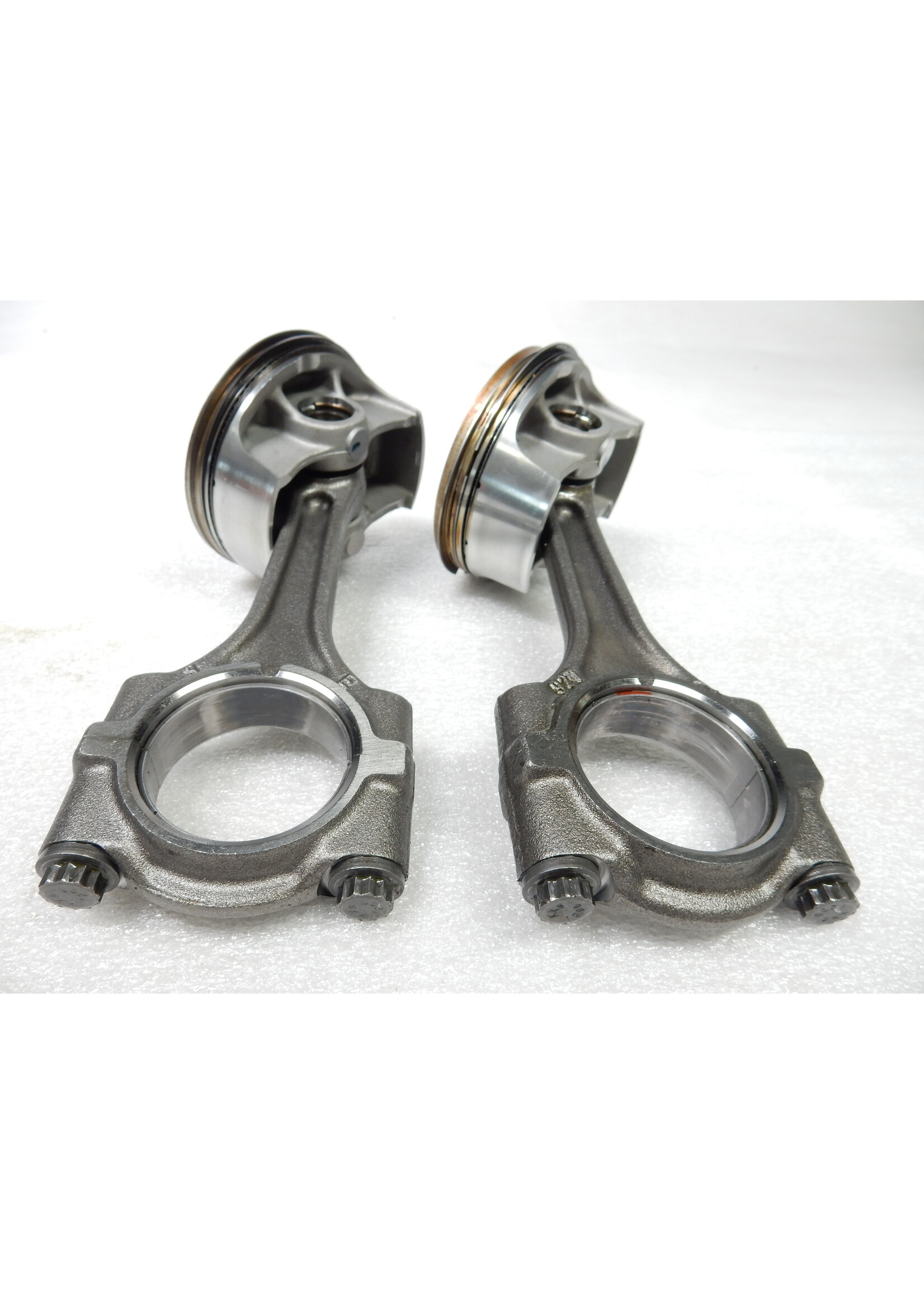 BMW BMW F 900 R Pleuel / Kolben / 11248563921 / 8563921 / 11259829370 / 9829370