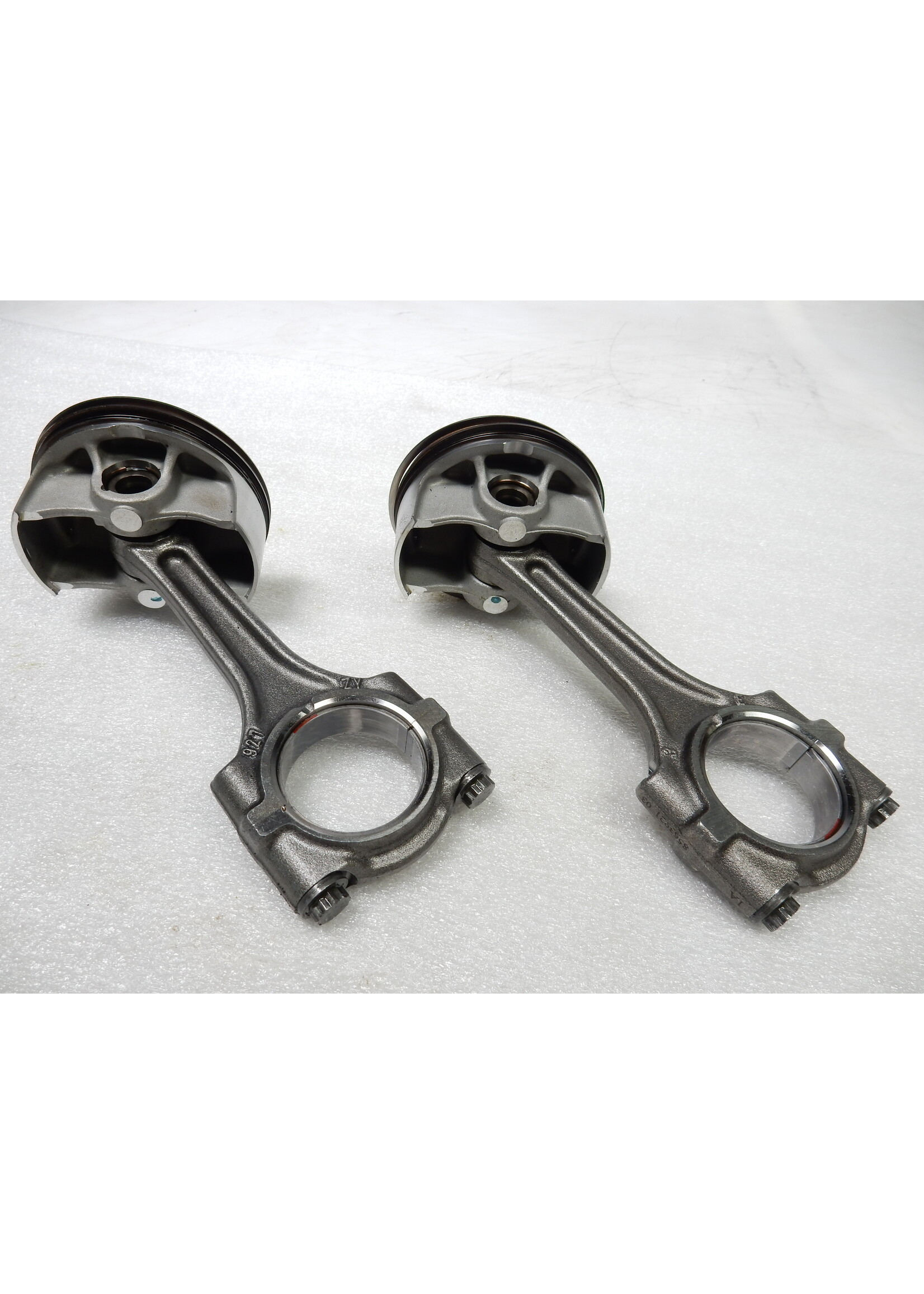 BMW BMW F 900 R Pleuel / Kolben / 11248563921 / 8563921 / 11259829370 / 9829370