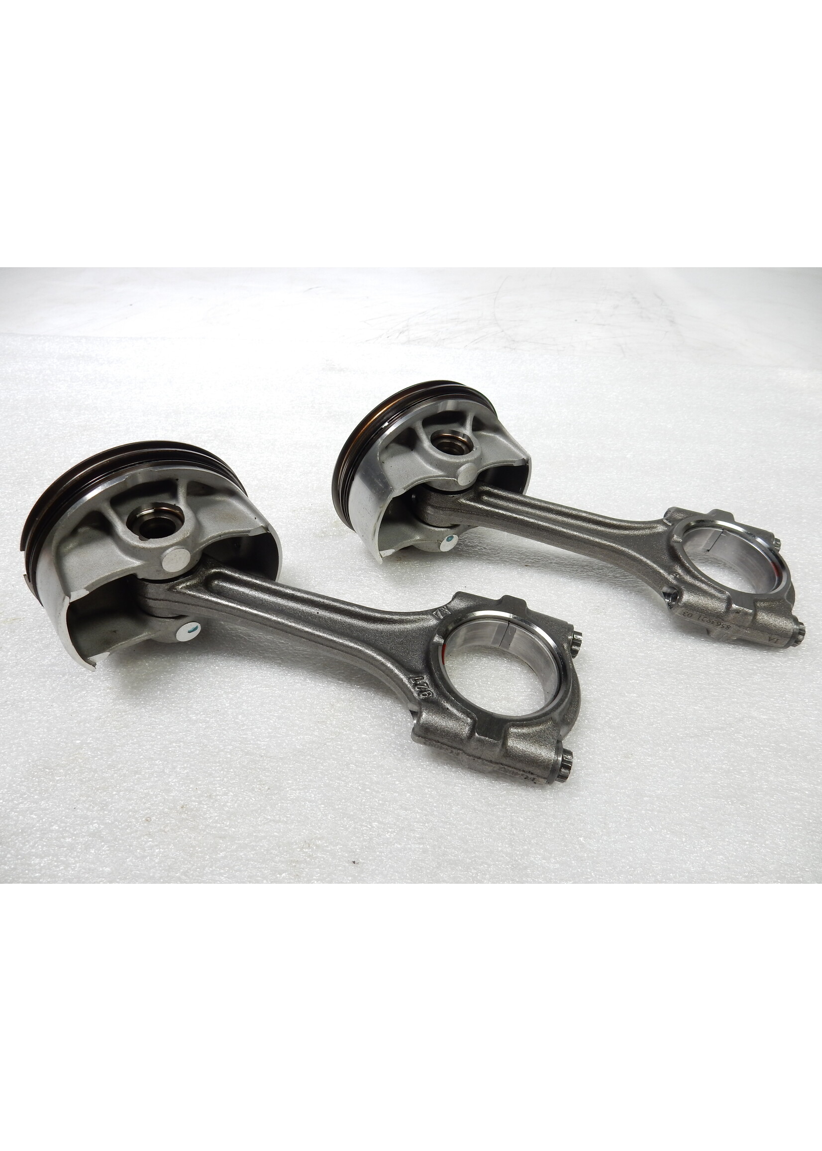 BMW BMW F 900 R Pleuel / Kolben / 11248563921 / 8563921 / 11259829370 / 9829370