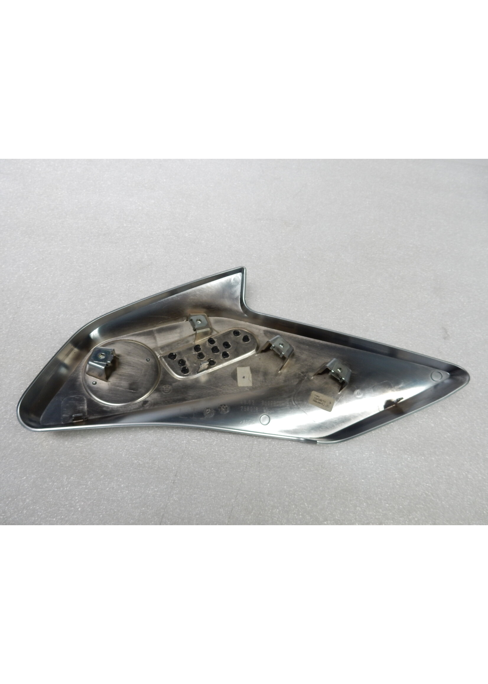 BMW BMW R 1200 GS Kühlerblende links / 46638533677 / 8533677