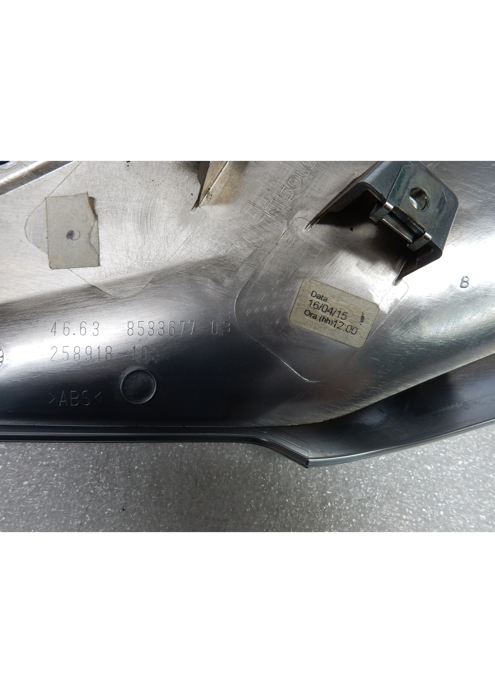 BMW BMW R 1200 GS Kühlerblende links / 46638533677 / 8533677