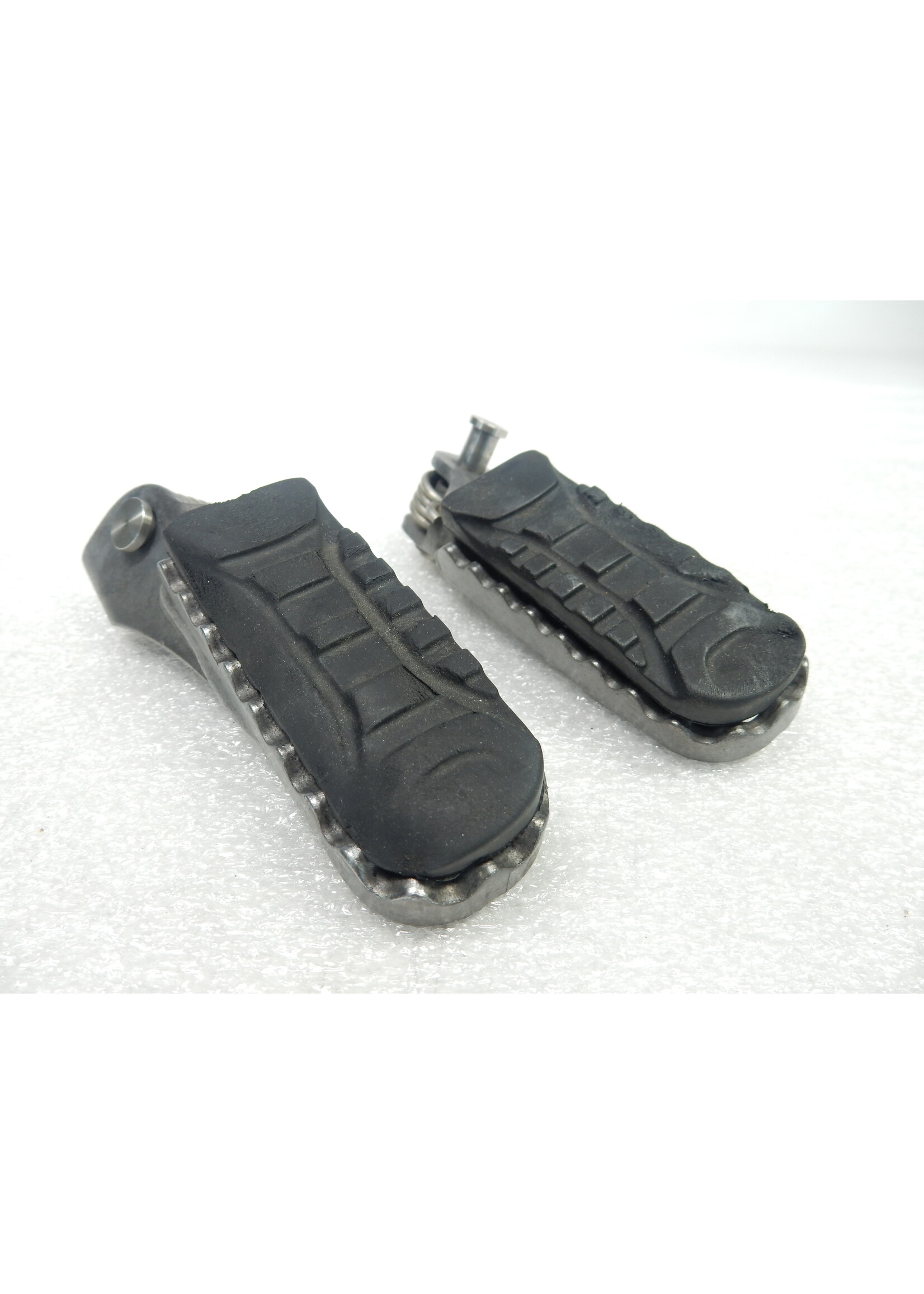 BMW BMW R 1200 GS / R 1250 GS Fussraste breit Fahrer links / Fussraste breit Fahrer rechts / Fussrastengummi / 46718526739 / 46718526740 / 46718530633 / 8526739 / 8526740 / 8530633
