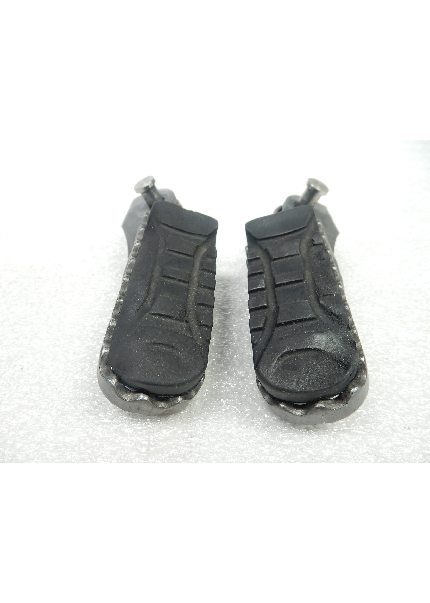 BMW BMW R 1200 GS / R 1250 GS Footrest, wide, rider, left / Footrest, wide, rider, right / Footrest rubber / 46718526739 / 46718526740 / 46718530633 / 8526739 / 8526740 / 8530633