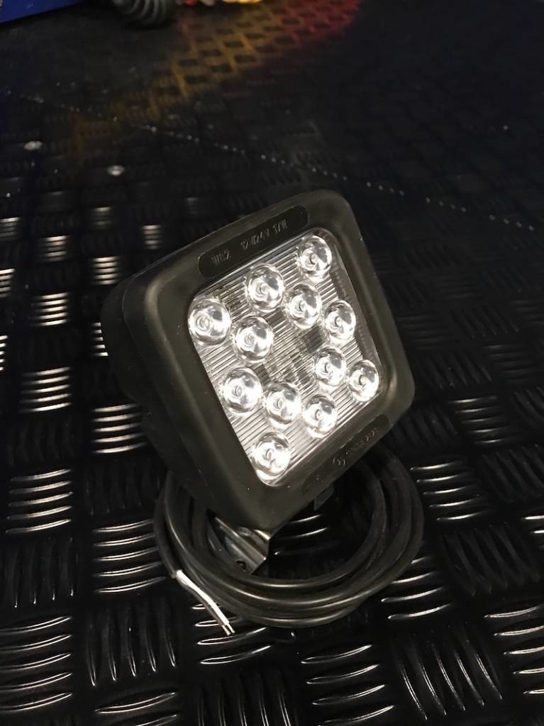 12 LED werklamp met kunststof behuizing