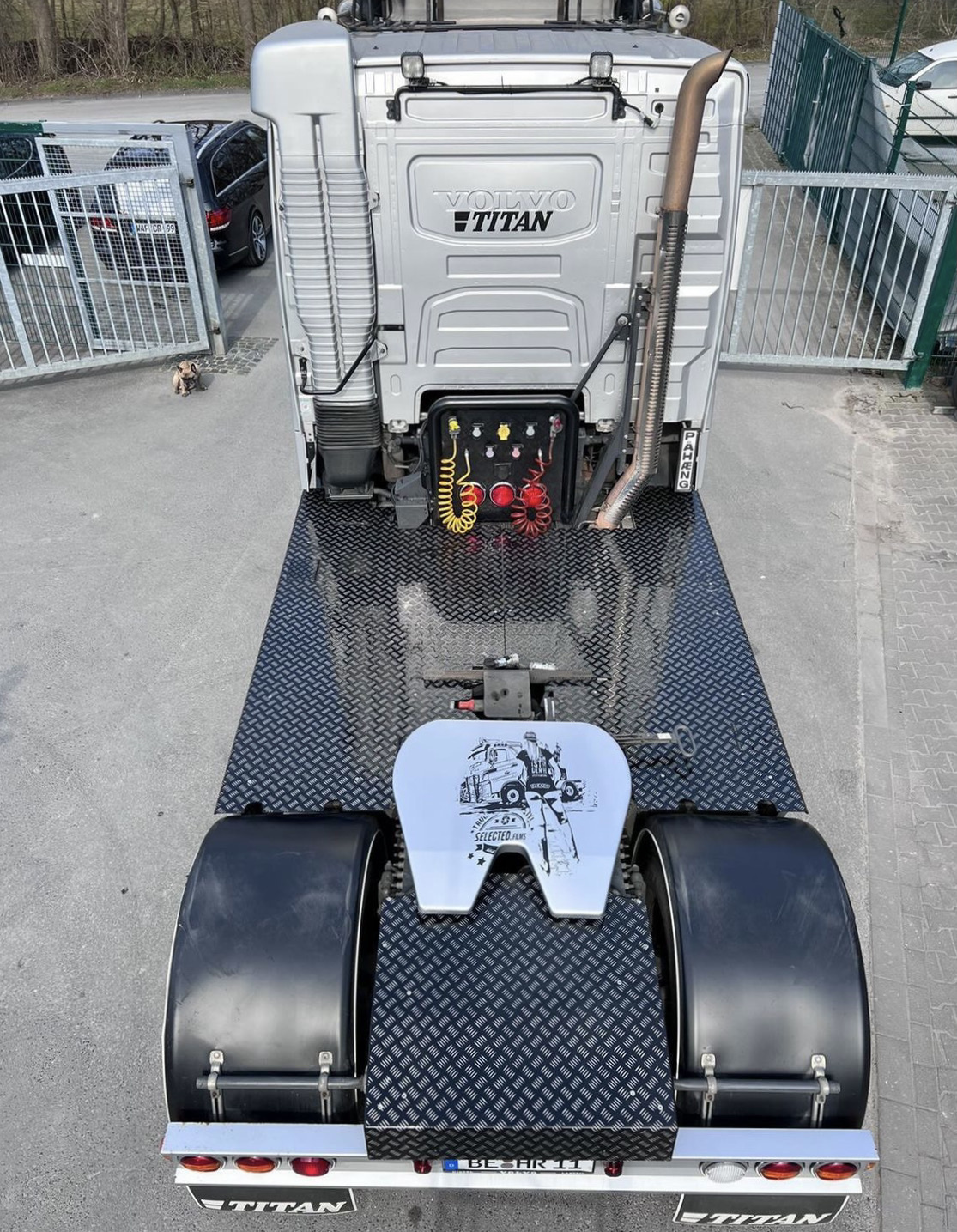 Universele schotelplaat voor alle typen koppelschotels