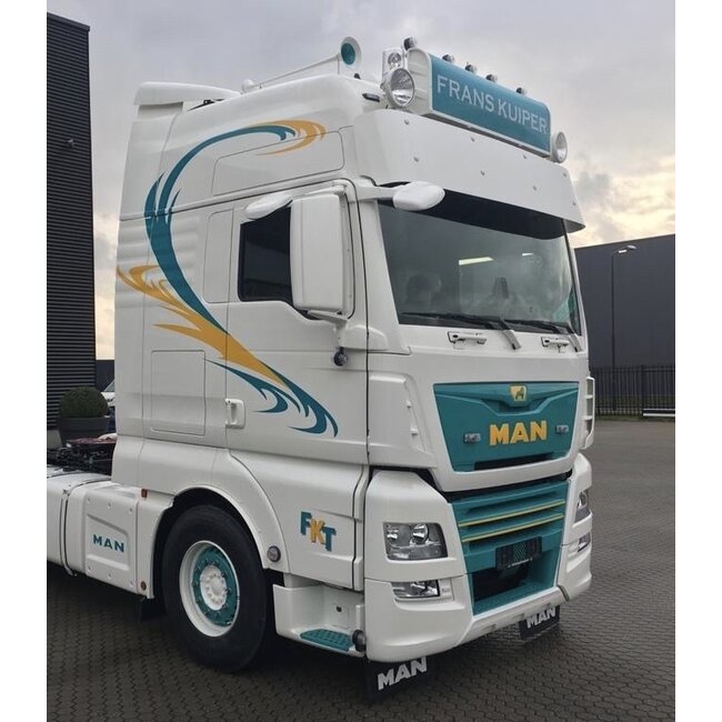 Beautiful Aluminium Fox Parts sunvisor for the big XXL Cab