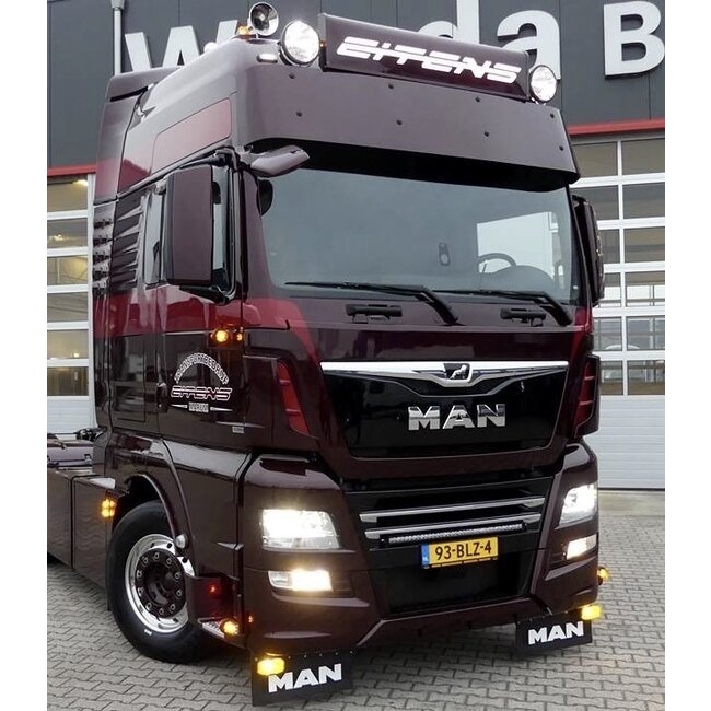 Beautiful Aluminium Fox Parts sunvisor for the big XXL Cab