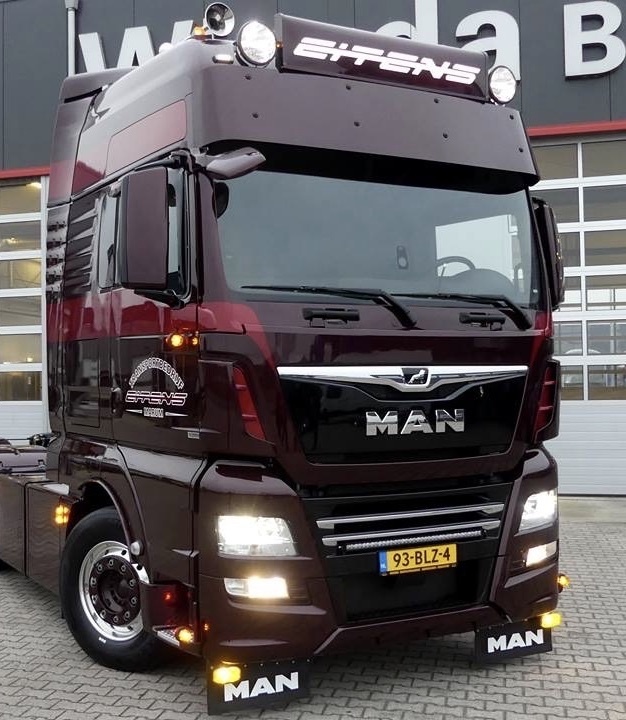 Prachtige Aluminium Fox Parts zonneklep voor de grote XXL cabine