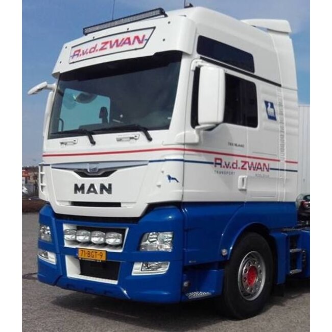 Prachtige Custom  Fox Parts zonneklep voor de grote XXL cabine