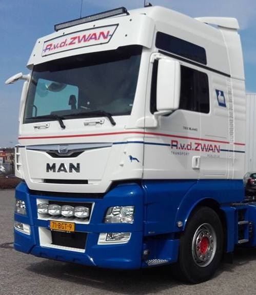 Prachtige Custom  Fox Parts zonneklep voor de grote XXL cabine