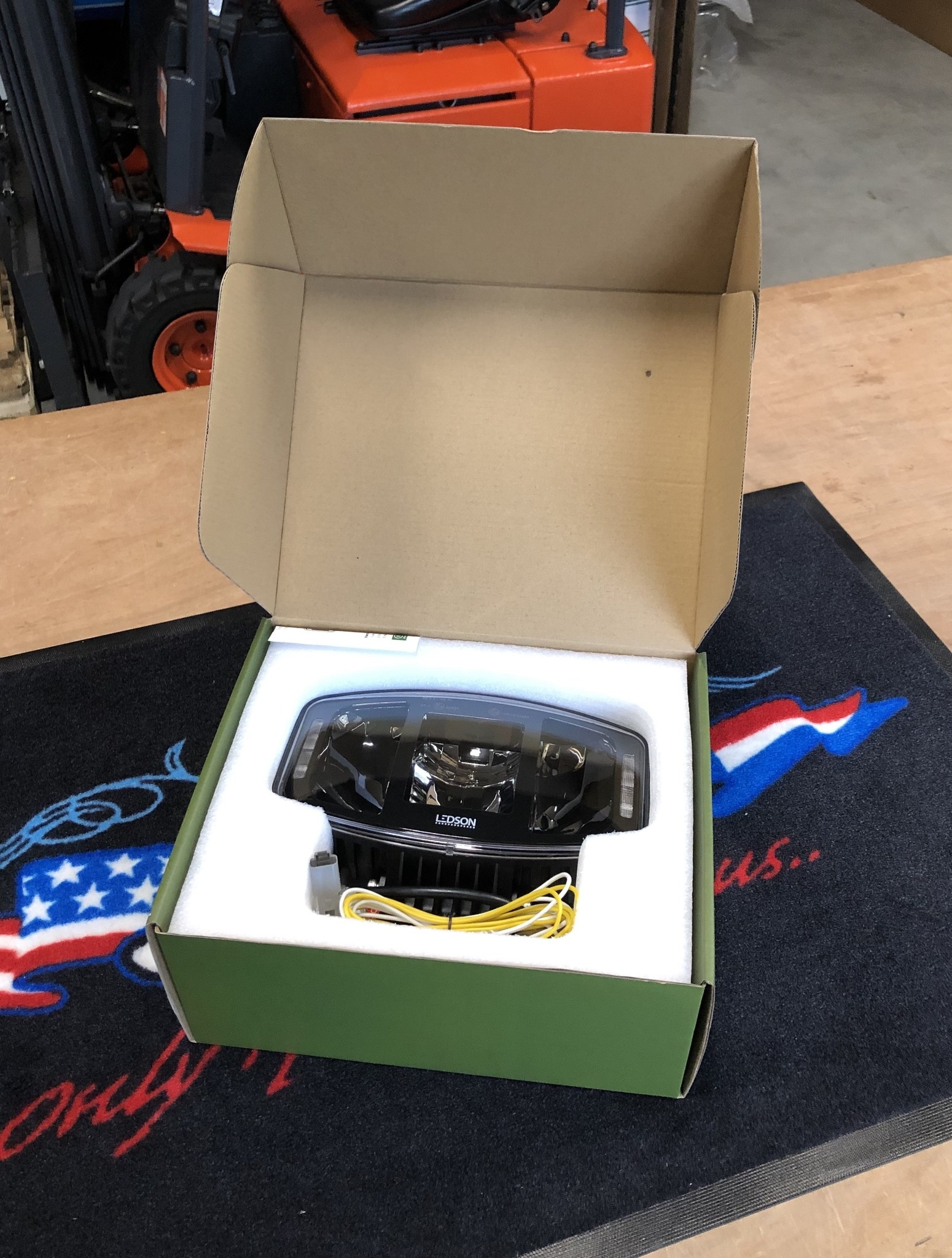 Ledson Orion+ LED verstraler met oranje en wit stadslicht!