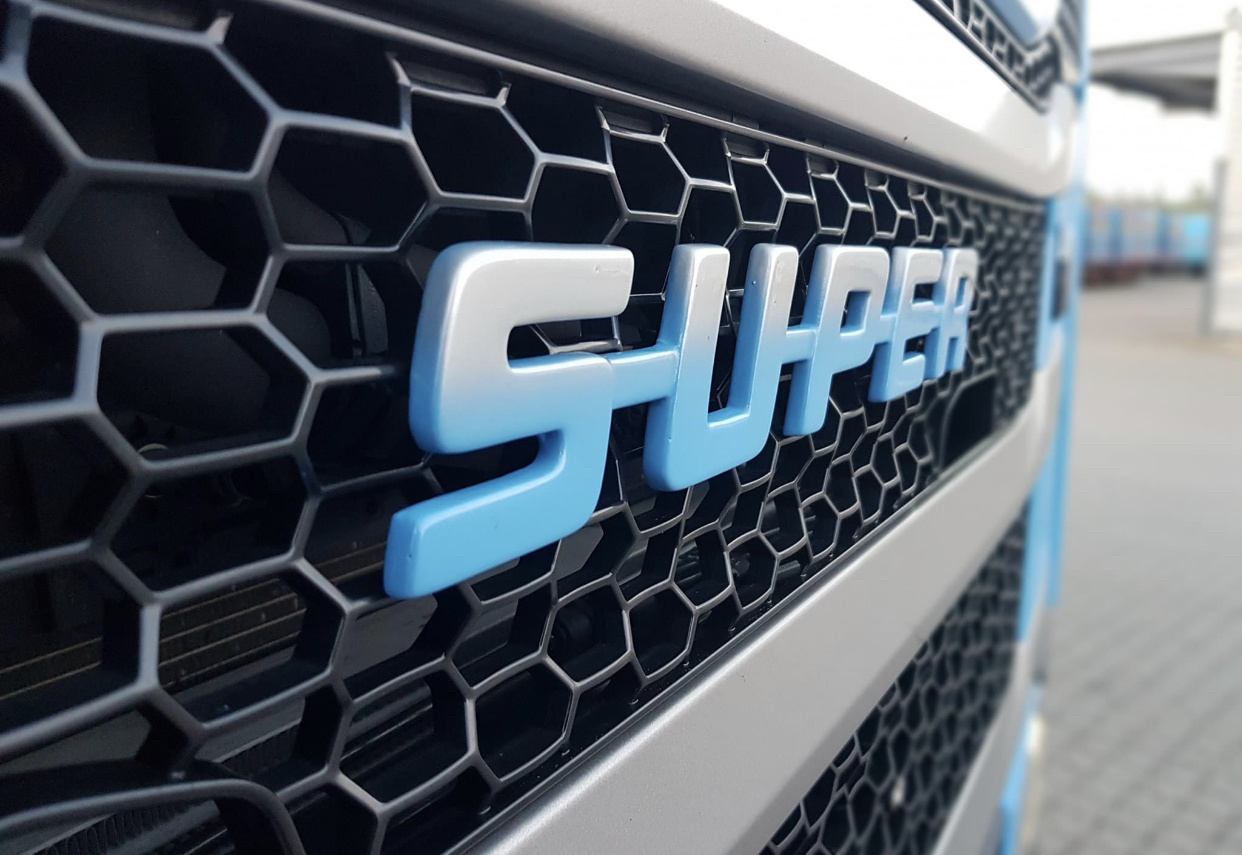 Scania SUPER embleem polyester of RVS