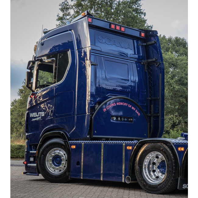 Stainless polished exhaust tip 129mm with seamed edge