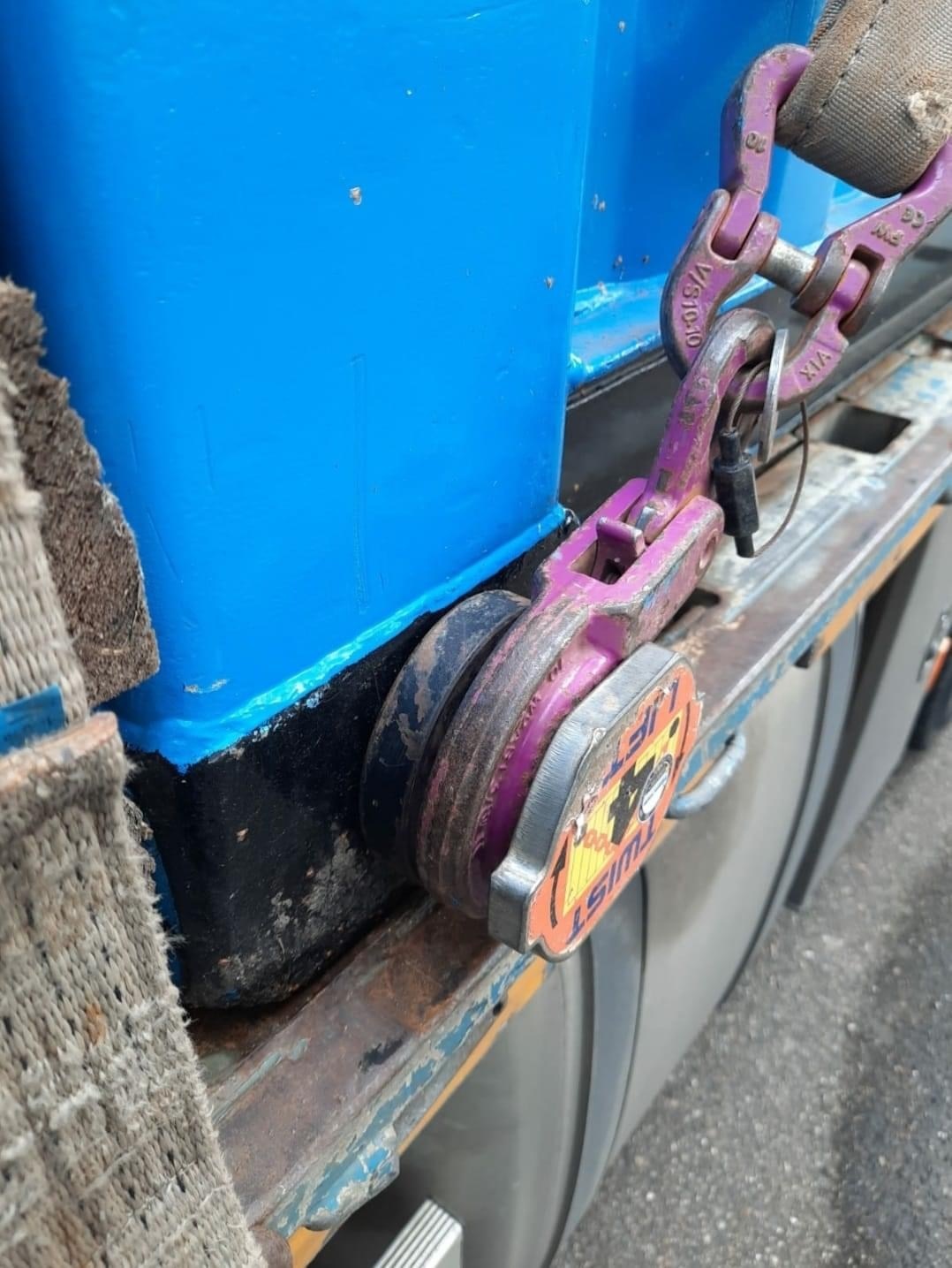 Twist4Lift® Safety Container Lifting Hooks