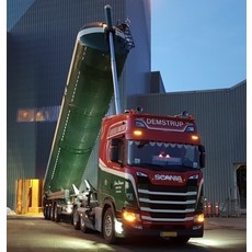 Scania Oranje dagrijverlichting voor in de halogeen koplamp van Scania Nextgen