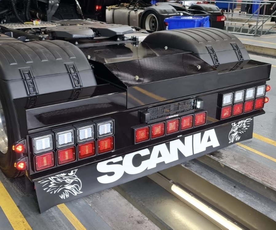 Stalen Achterbumper met 8 of 13 vierkante gaten