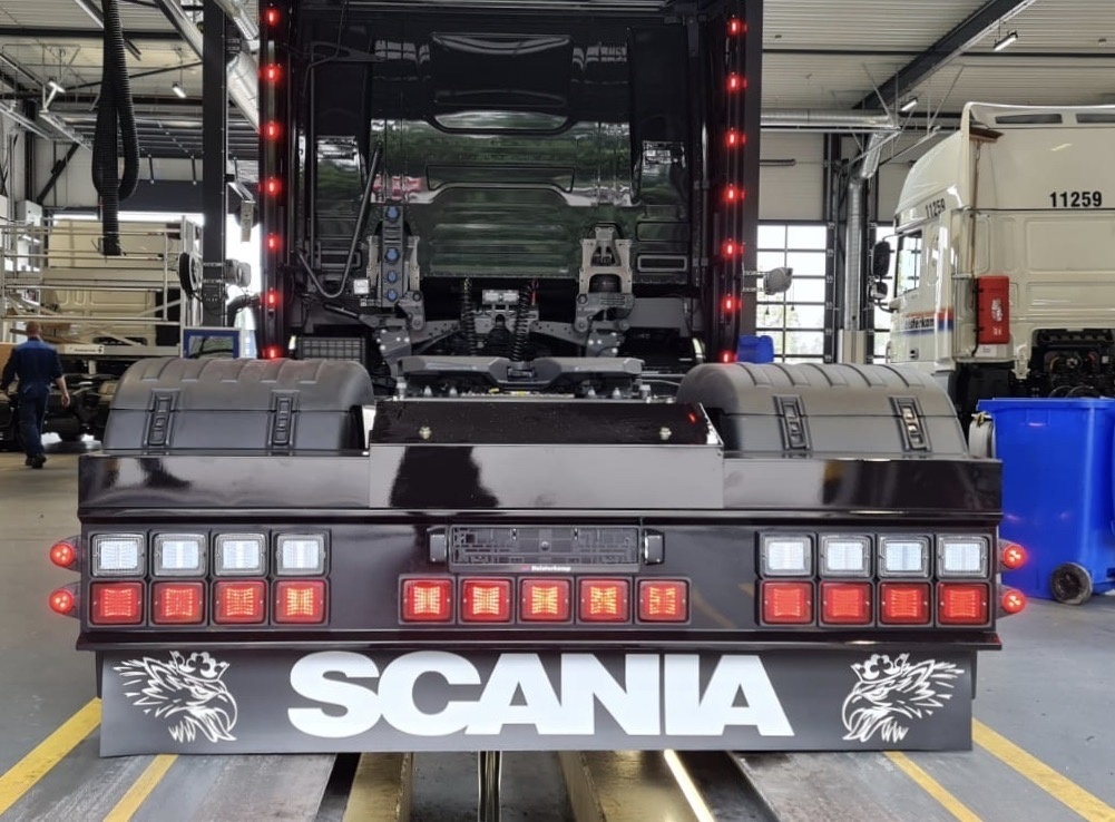 Stalen Achterbumper met 8 of 13 vierkante gaten