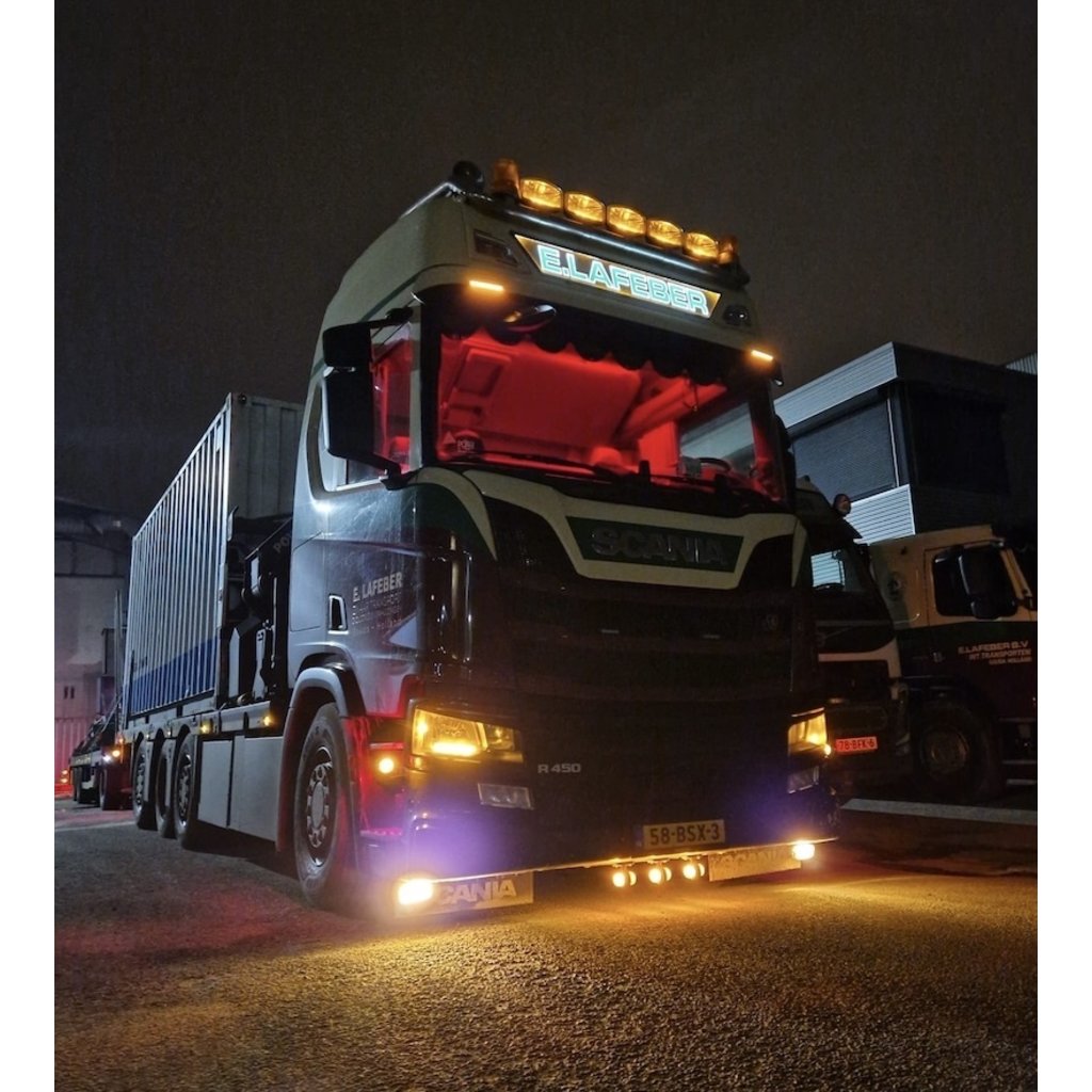 Scania Oranje dagrijverlichting voor in de halogeen koplamp van Scania Nextgen