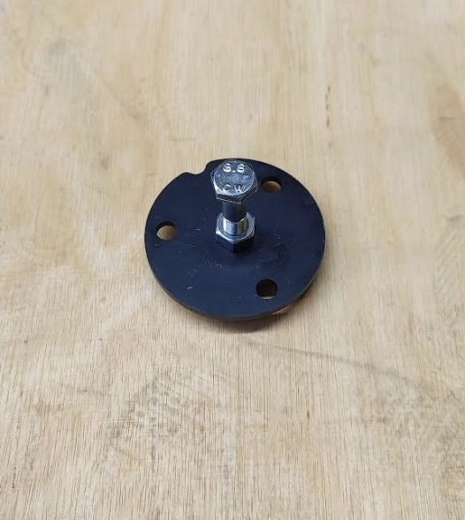 Handlebar puller for three-spoke steering wheels