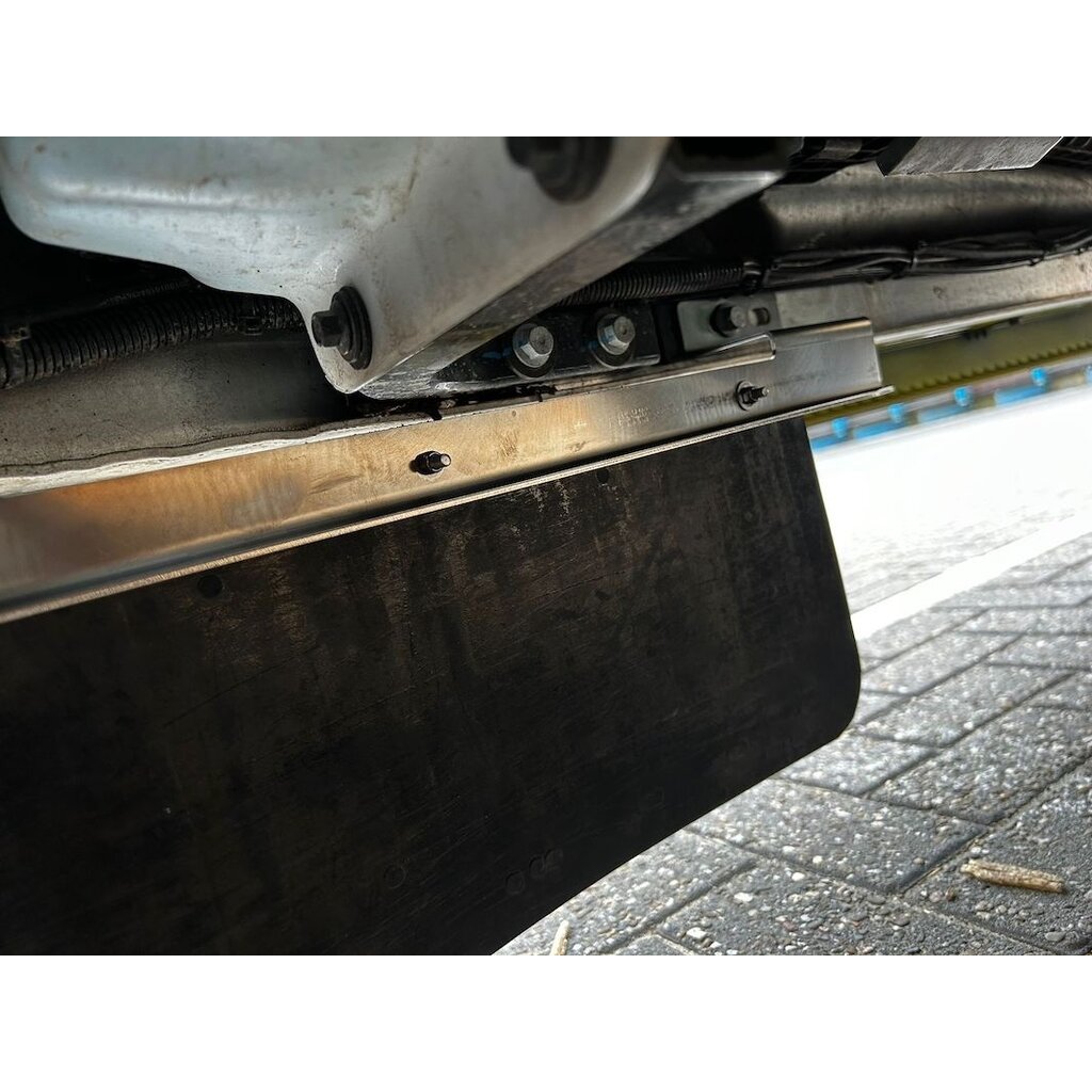 GIS Turbo Truckparts  mudflap brackets Volvo FH (set)