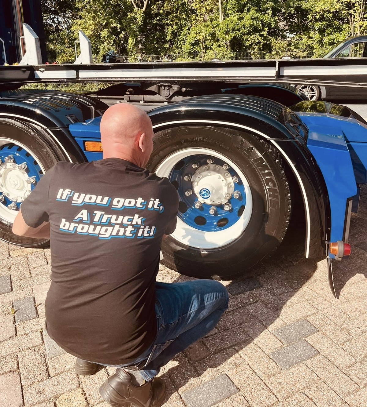 GIS GIS T-Shirt 'If you got it, A Truck brought it'