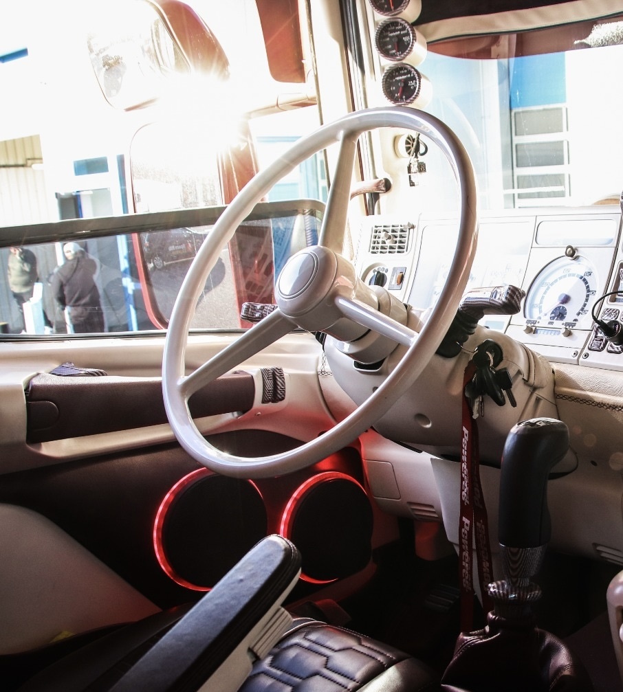 Retro driespaak stuurwiel voor je truck, beschikbaar in grijs, wit en zwart!