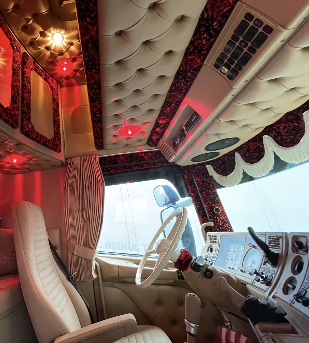 Retro driespaak stuurwiel voor je truck, beschikbaar in grijs, wit en zwart!