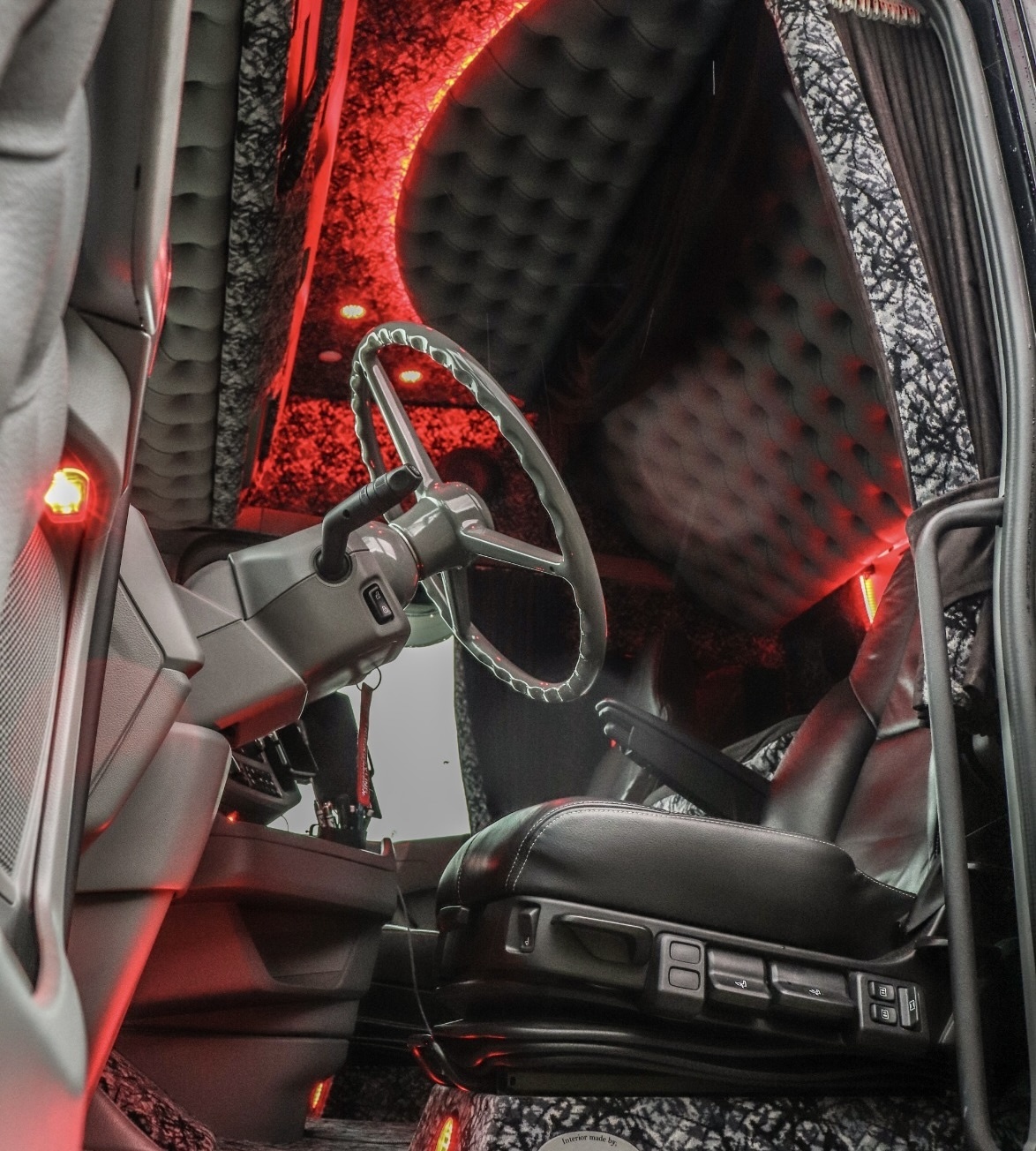 Retro driespaak stuurwiel voor je truck, beschikbaar in grijs, wit en zwart!