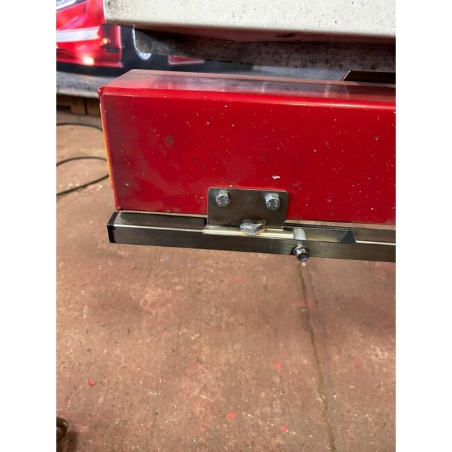 Hinged mudflap support for the rear bumper!
