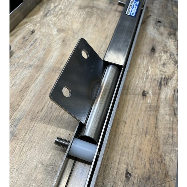 Turbo Truckparts scharnierende spatlapsteun voor de achterbumper!