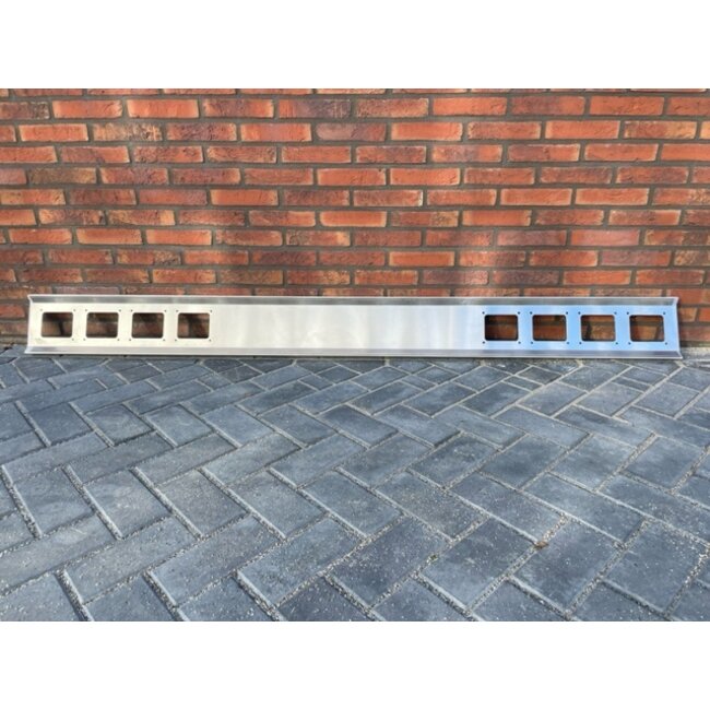 Scania 4/R-serie Roof Spoiler Lightbar