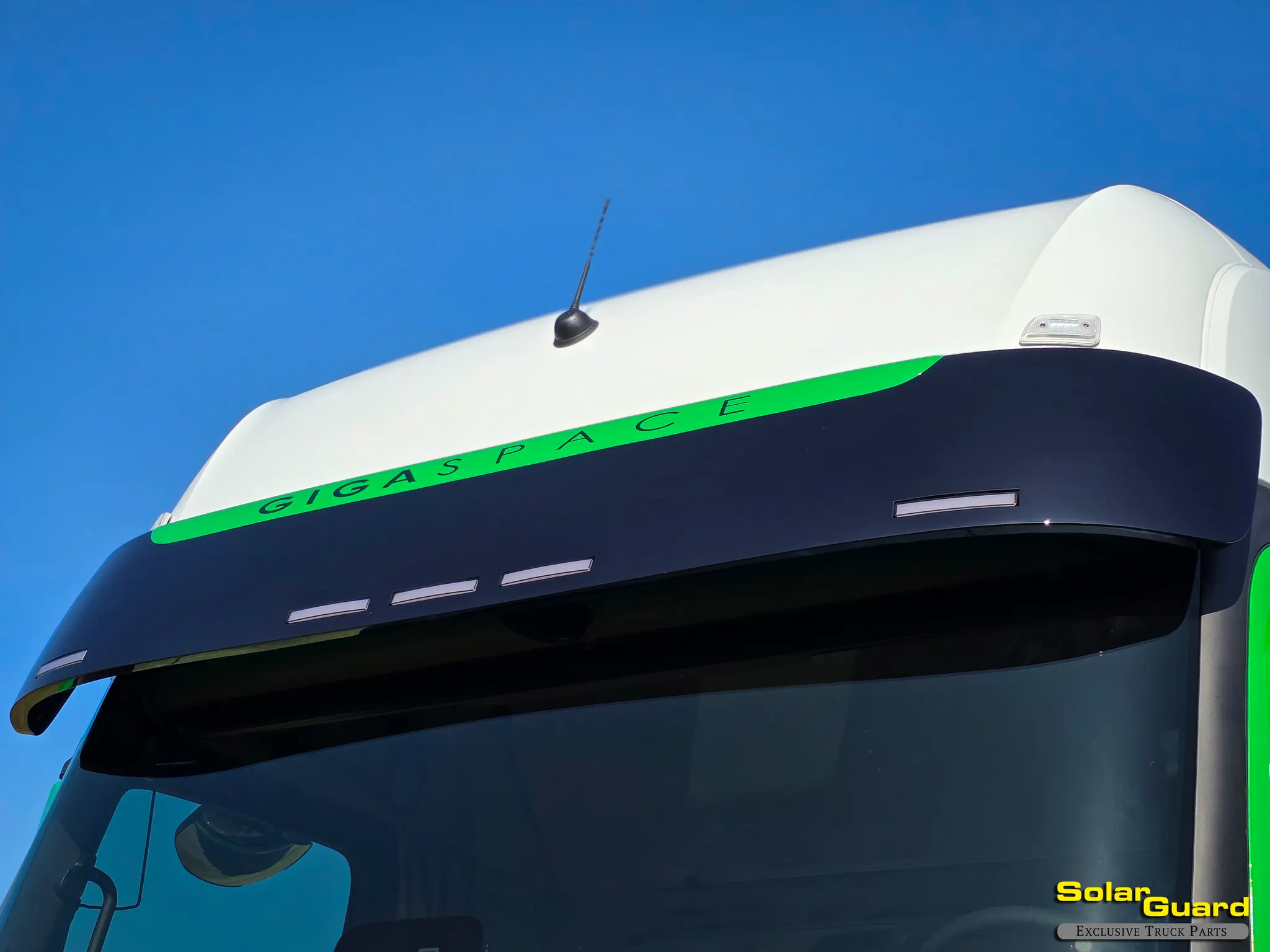 Solarguard MB Actros Pro Cabin Zonneklep