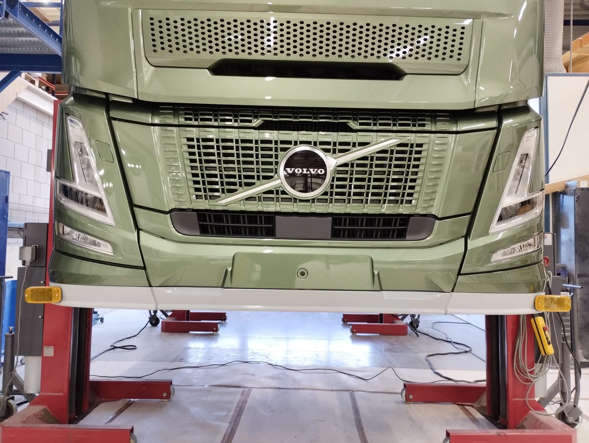 Turbo Truckparts onderspoiler Volvo AERO + Talmu - Links