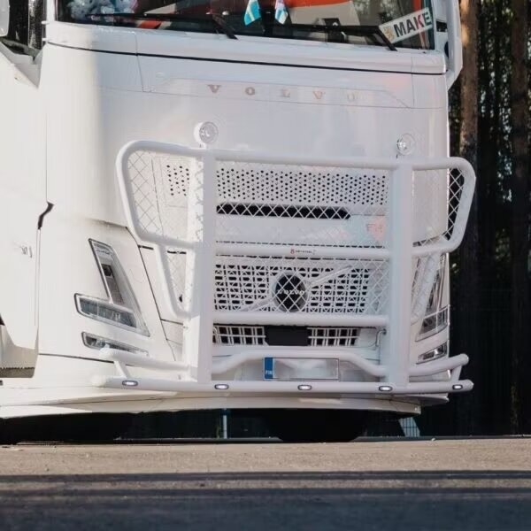 RST-STEEL Bull bar Freeway V51 Volvo FH Aero