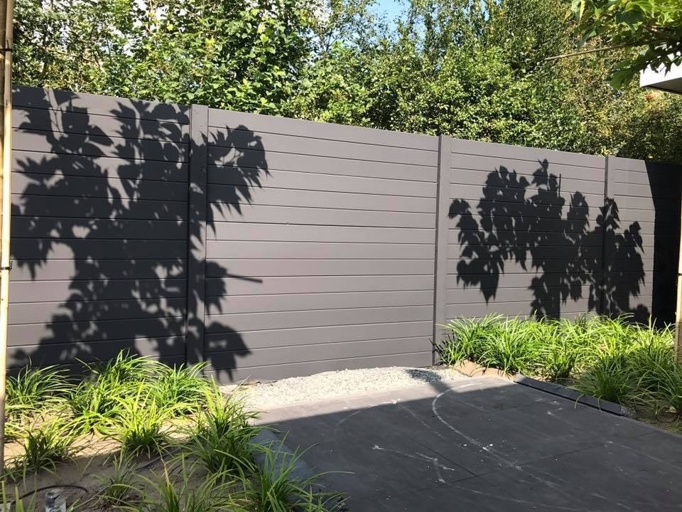 Vergelijking tussen houten en betonnen schuttingen: wat zijn de voor- en nadelen?