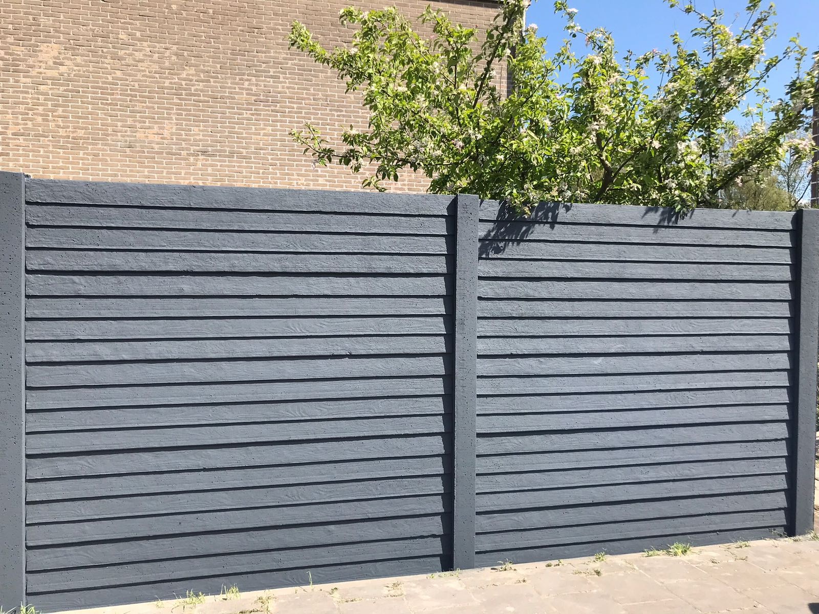 Ga voor duurzaamheid en stijl met betonnen schuttingen: de perfecte keuze voor je tuin