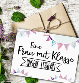 Postkarte Frau mit Klasse LEHRERIN