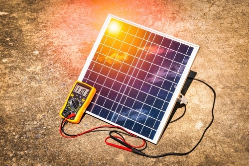 Het belang van open-klemspanning bij zonnepanelen: Hoe bepaal je het aantal zonnepanelen op een string van een omvormer?