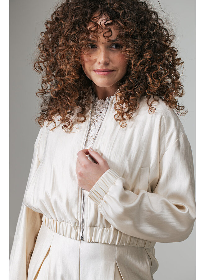 Label Dot Jasje Ivoor Larissa