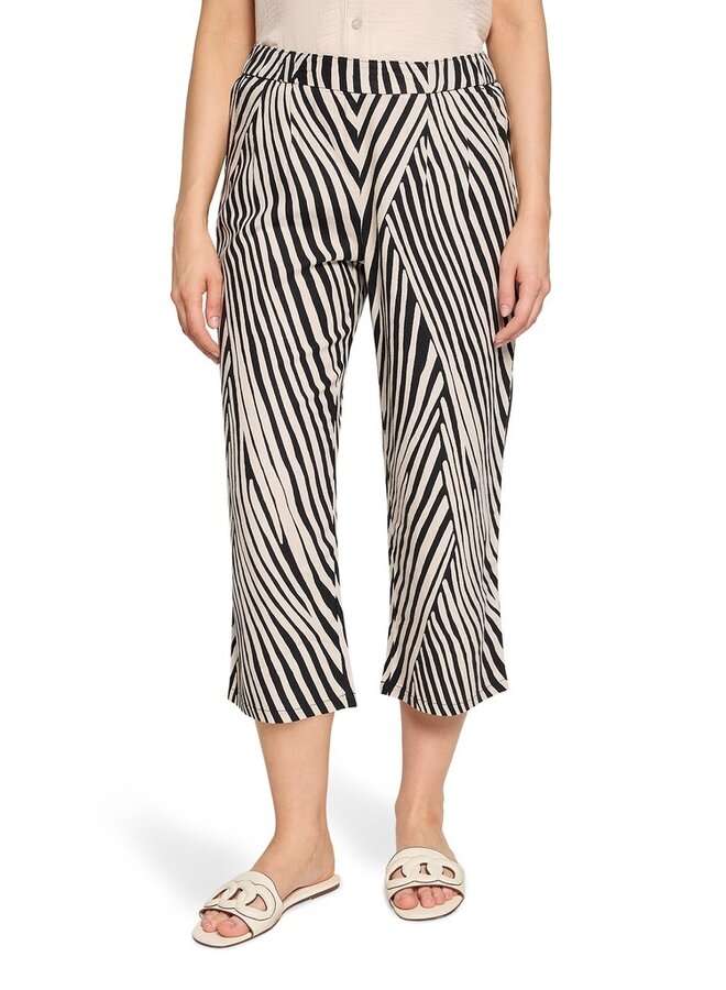 Betty Barclay Enkelvrije Broek Zwart 6208-2024
