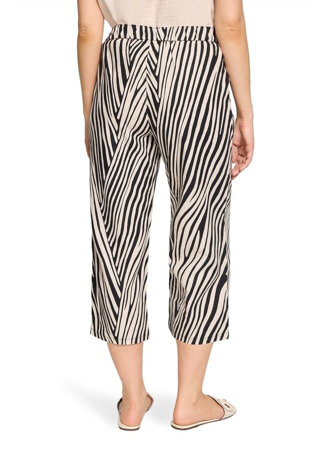 Betty Barclay Enkelvrije Broek Zwart 6208-2024
