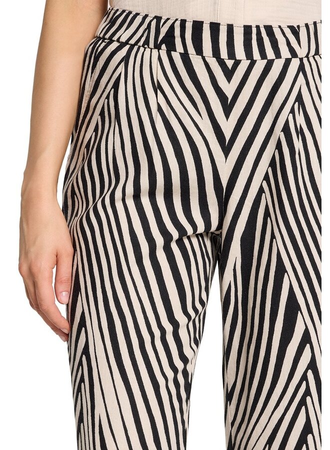 Betty Barclay Enkelvrije Broek Zwart 6208-2024