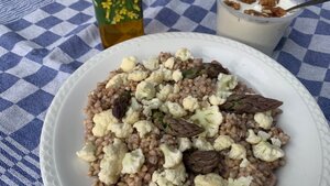 Geroosterde boekweit met bloemkool en groene asperges
