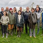 Boeren Howard Koster en Claudi Rudorf met hun team - De Biesterhof