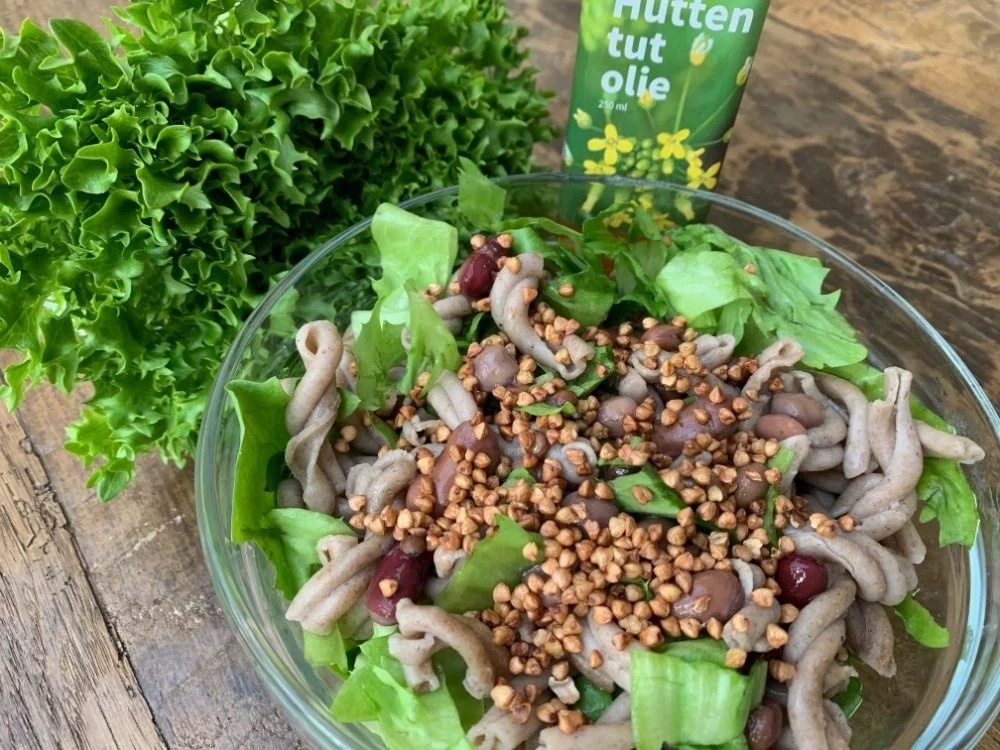 Bladgroene sorghum pasta salade